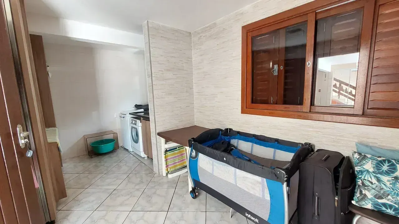 Furnished house with 3 bedrooms and 4 parking spots, 407 m²