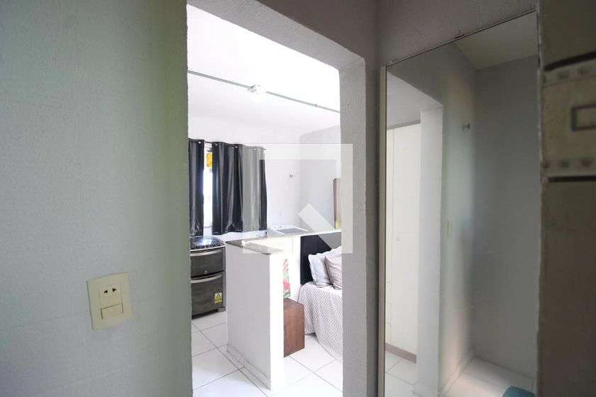 Furnished 40 m² studio with 1 bedroom and 1 bathroom — photo 2