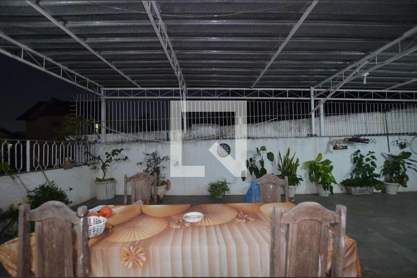 Furnished 231 m² house with 3 bedrooms and a balcony — photo 36