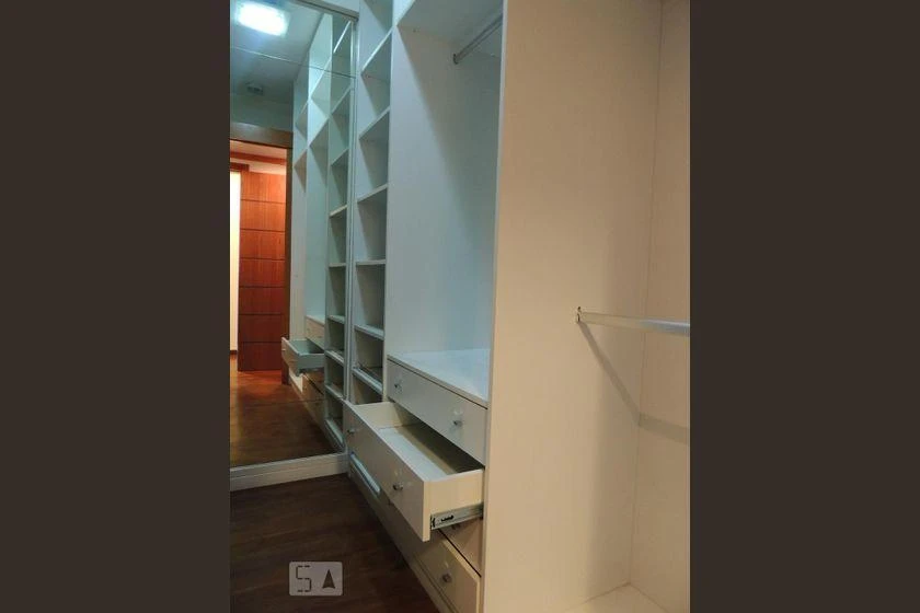 Apartamento de 4 quartos com janelas do piso ao teto — photo 117