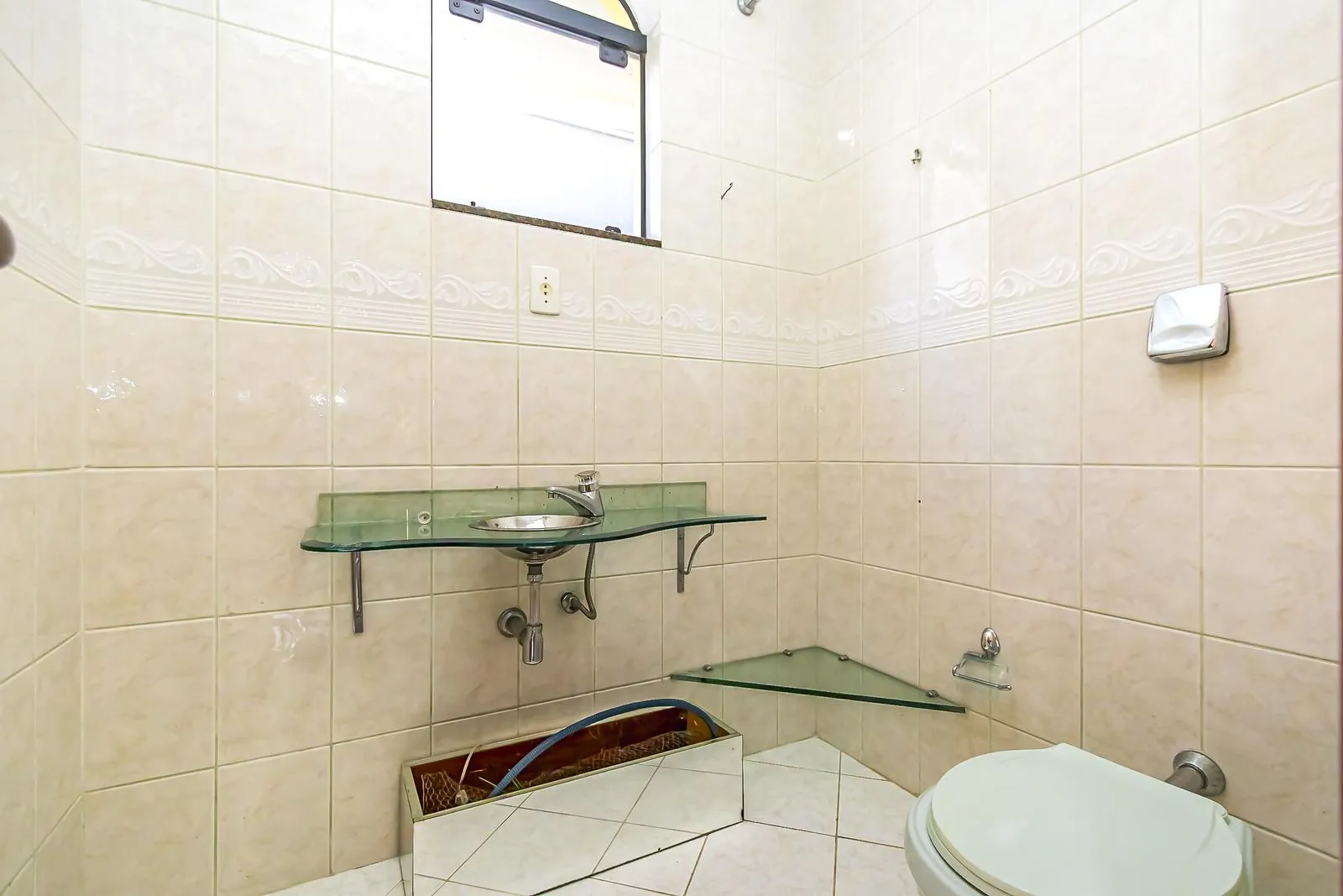 3-bedroom house with a separate kitchen and gas stove — photo 10