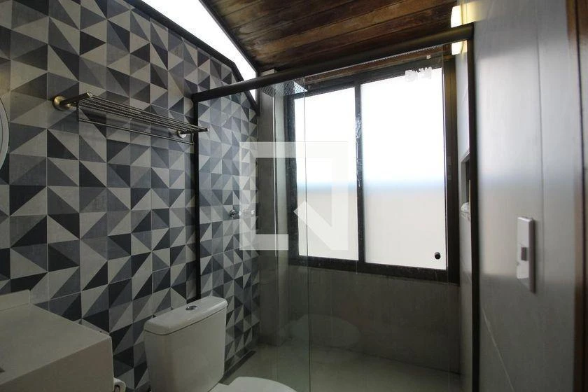 Furnished 4-bedroom apartment with 245 m² and glass balcony — photo 37