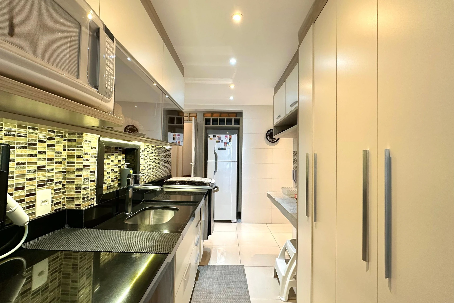 Apartamento mobiliado com 3 quartos e fogão a gás — photo 3