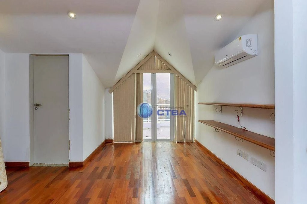 House, 164 m², with wood or laminate floors — photo 31