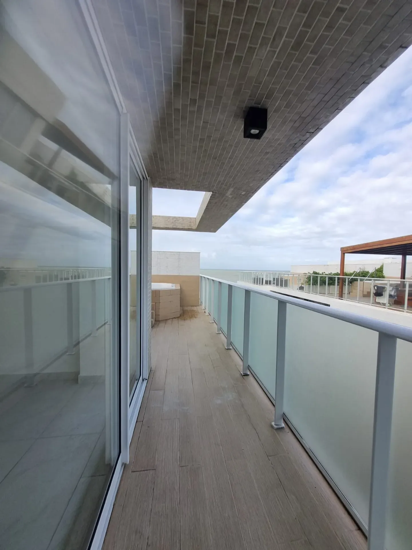 Apartment on the 5th floor with a grill on the balcony — photo 12