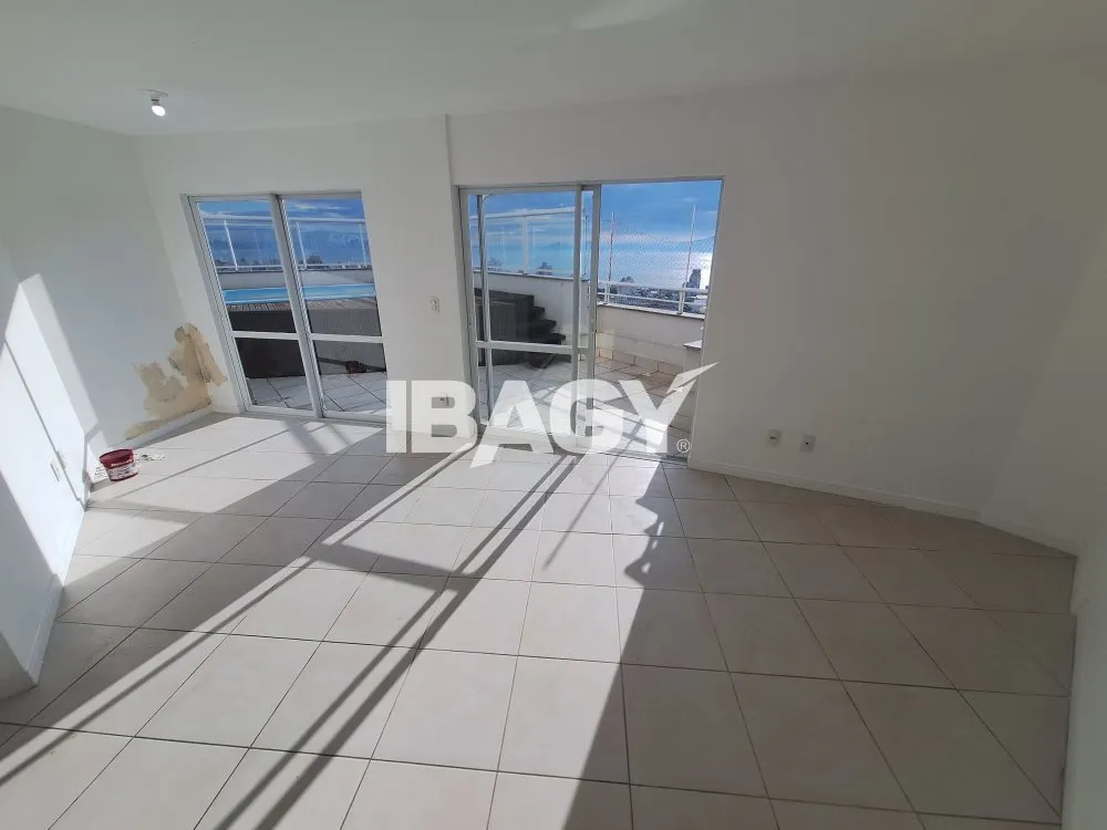 3-bedroom 196 m² apartment with 2 parking spots and balcony — photo 15