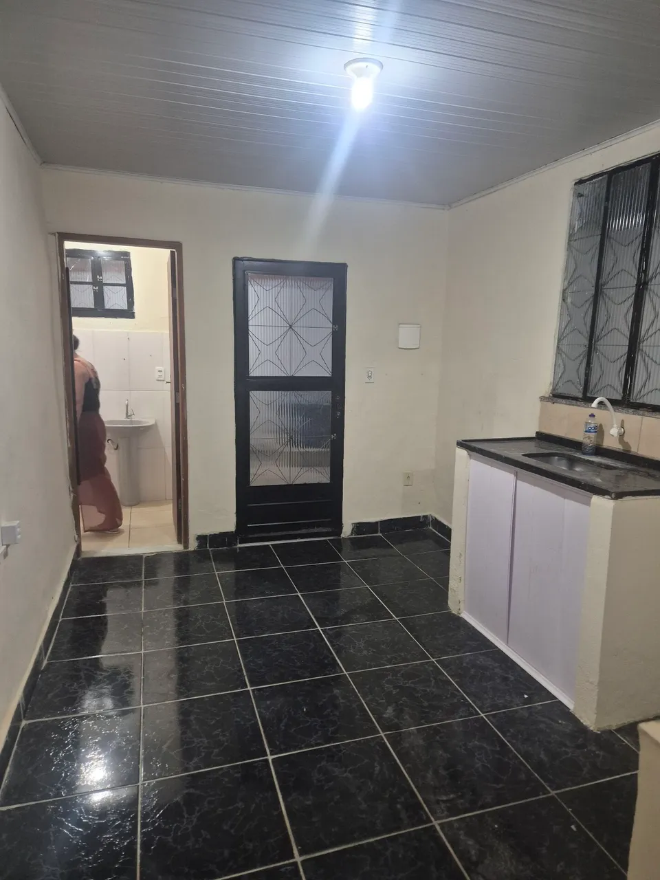 Unfurnished house with 1 bedroom and an electric shower