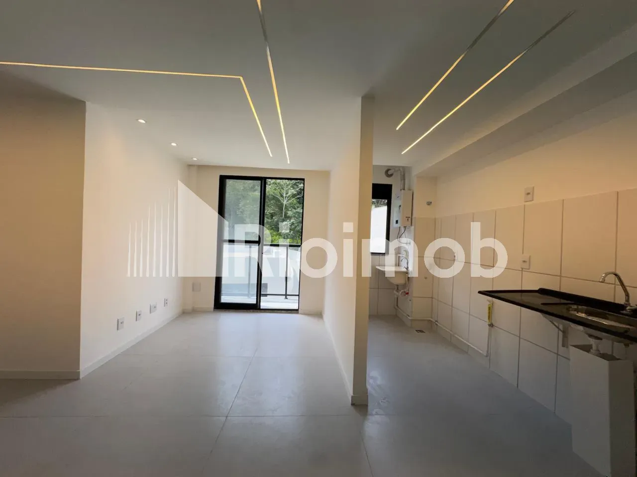 2-bedroom apartment with an open-plan kitchen — photo 11
