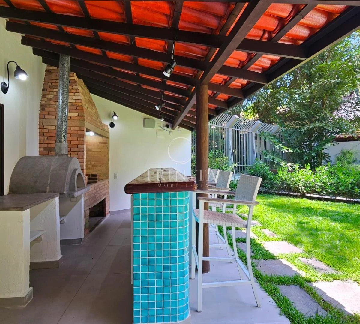 5-bedroom house with a bathtub in Rio de Janeiro — photo 34