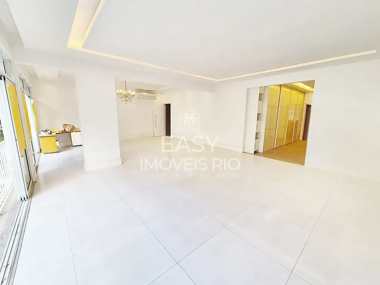 Apartamento sin amueblar con 4 dormitorios y balcón de vidrio — photo 4