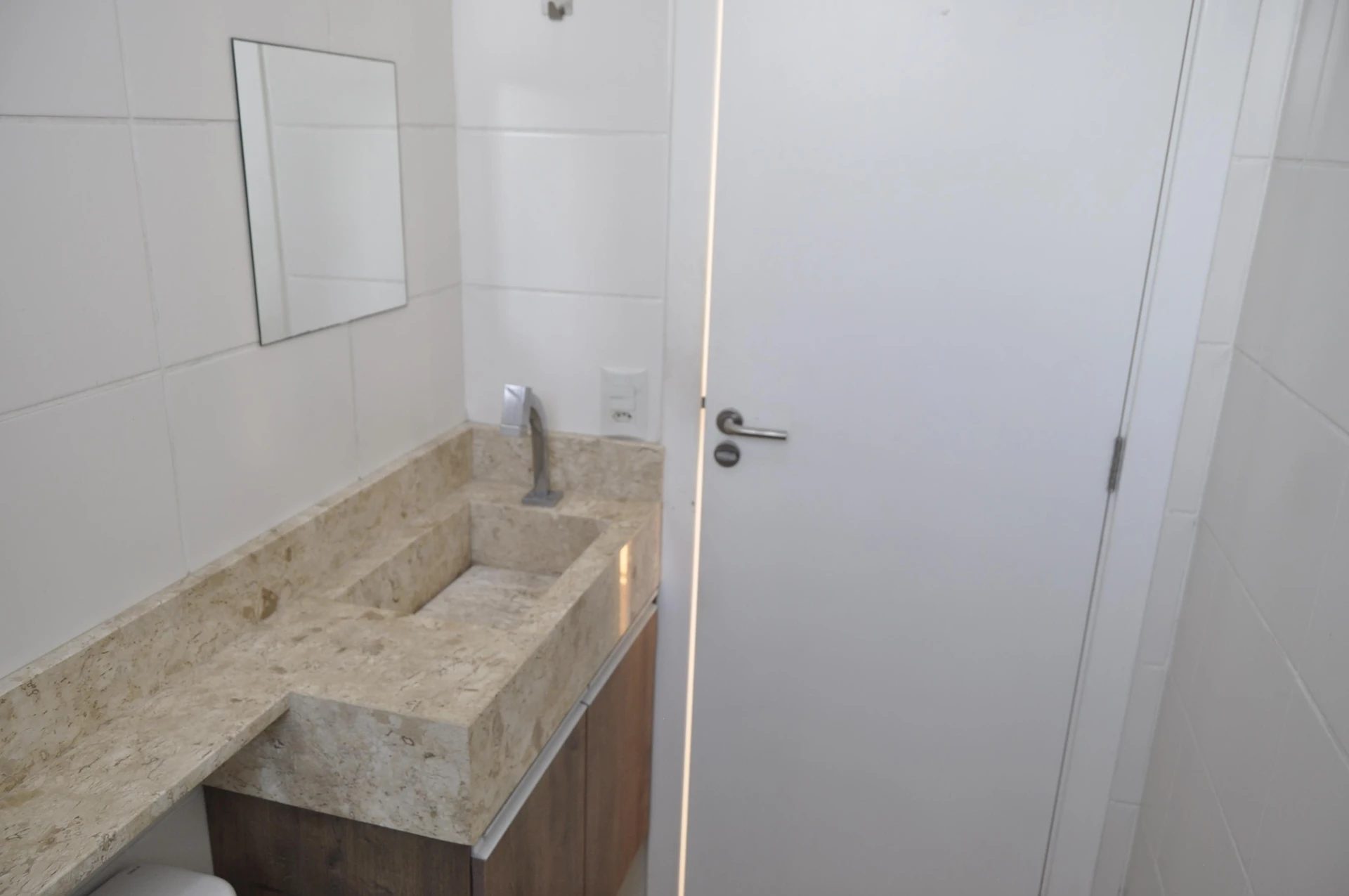2-bedroom apartment in a building with a gym — photo 38