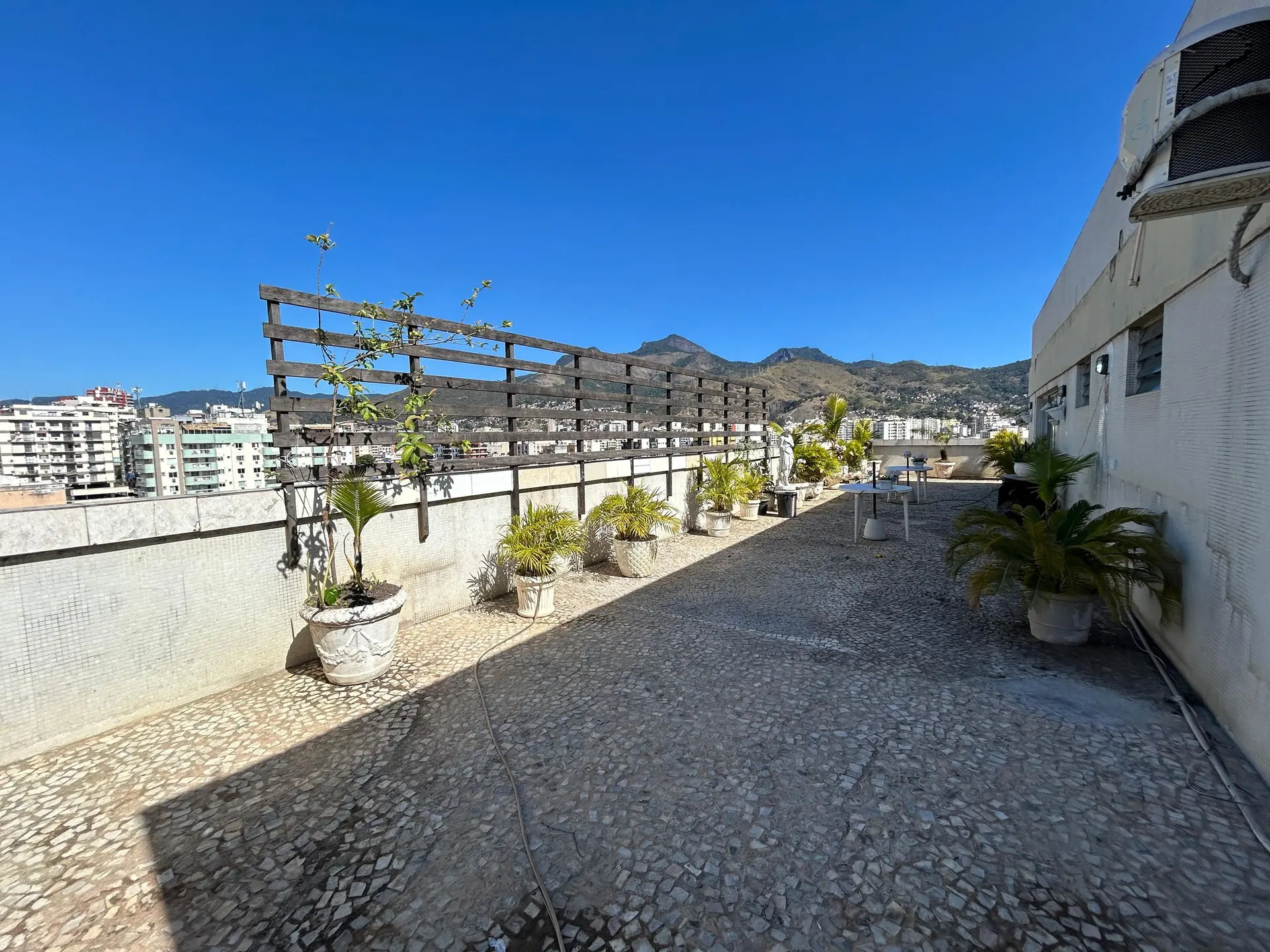 Furnished 4-bedroom rental apartment with 5 parking spaces — photo 35