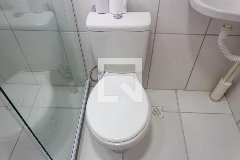 Apartamento de 2 quartos com piso de madeira ou laminado — photo 6