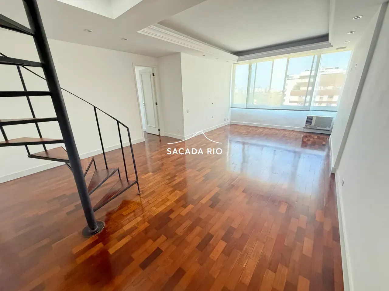 Floor-to-ceiling windows in a 3-bedroom apartment, 200 m² — photo 15