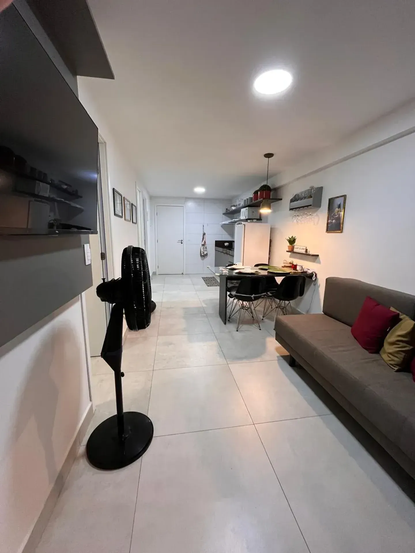 Мебльована квартира 50 м² з 2 спальнями та паркомісцем