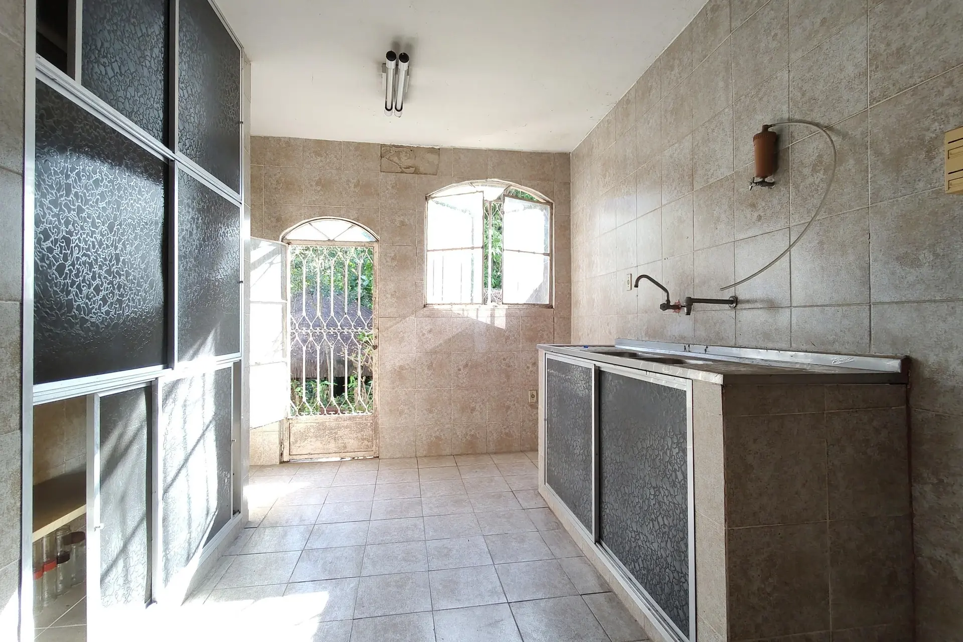 Unfurnished house with 4 bedrooms and private garden — photo 68