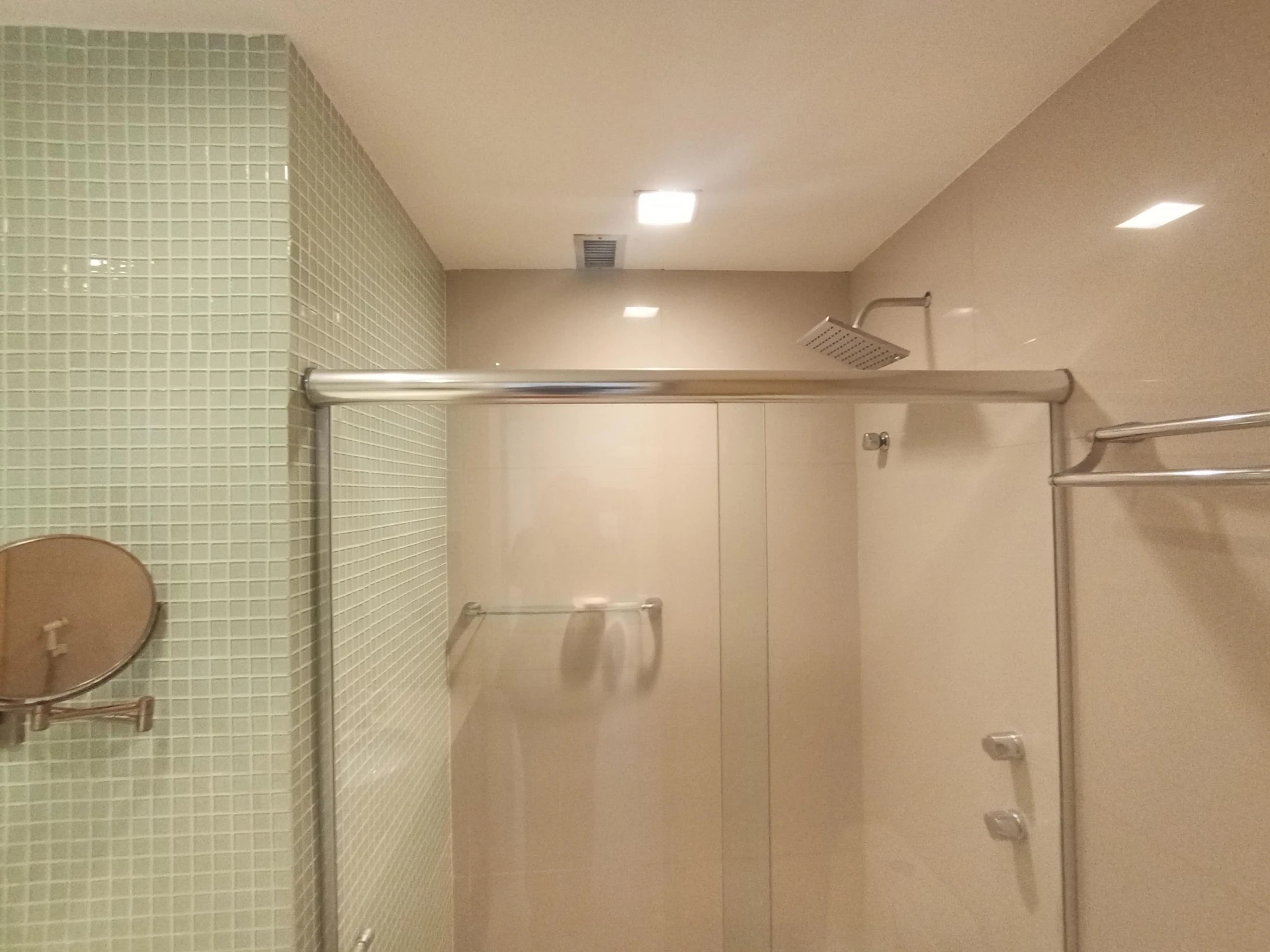 Furnished 3-bedroom apartment with enclosed balcony — photo 31