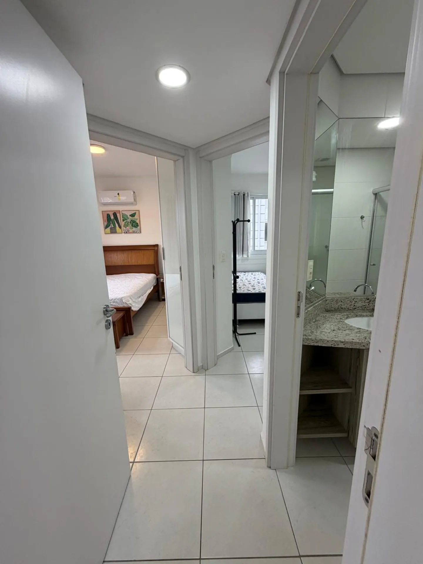Apartamento amueblado de 2 dormitorios con parrilla en el balcón — photo 19
