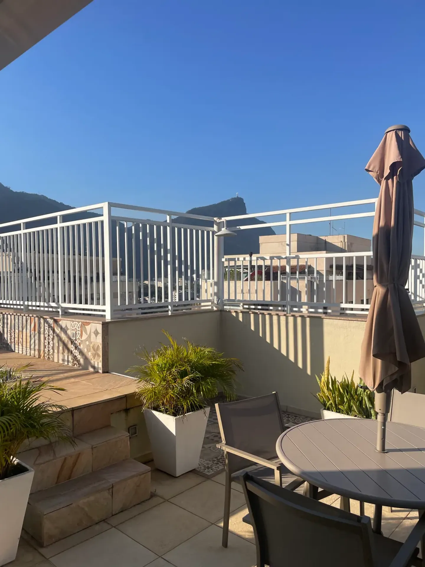 Furnished apartment with 4 bedrooms and 4 bathrooms — photo 38