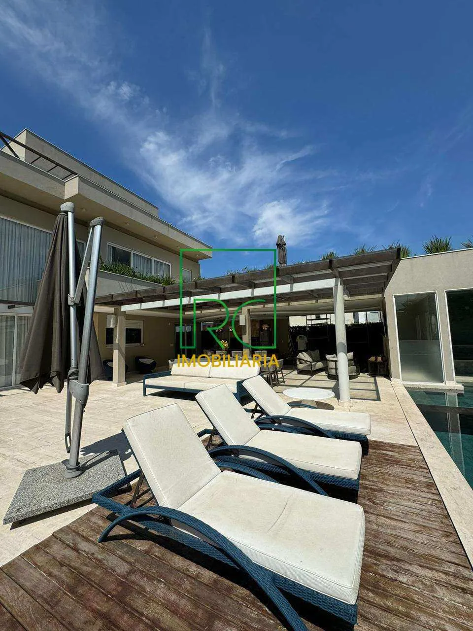 Furnished house with 5 bedrooms and an open-plan kitchen — photo 16