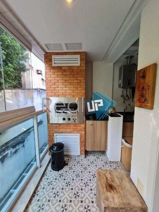 Furnished apartment, 74 m², with a glass-enclosed balcony — photo 5