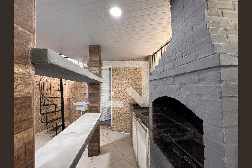Balcony with a grill in a 2-bedroom house, 165 m² — photo 12