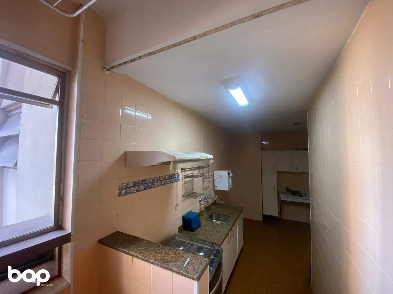 2-bedroom apartment in a building with a gym — photo 9