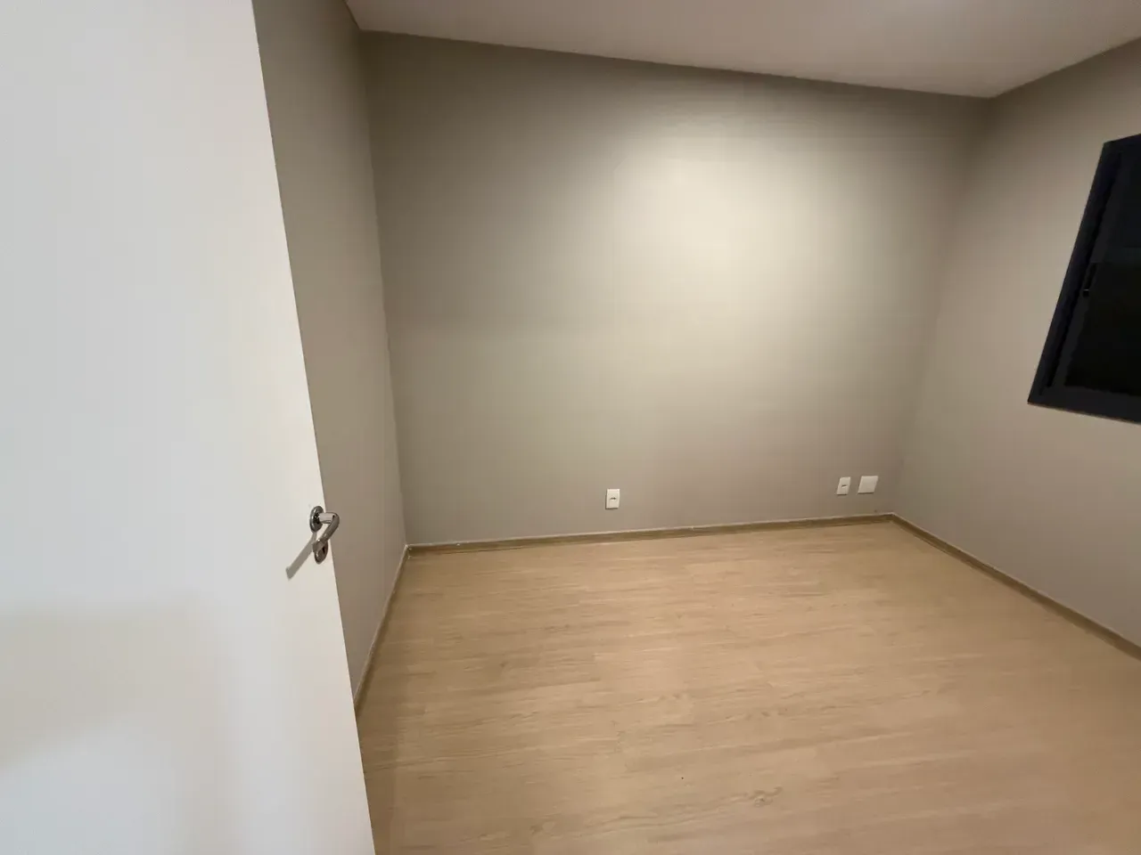 2-bedroom apartment in a building with a gym — photo 15