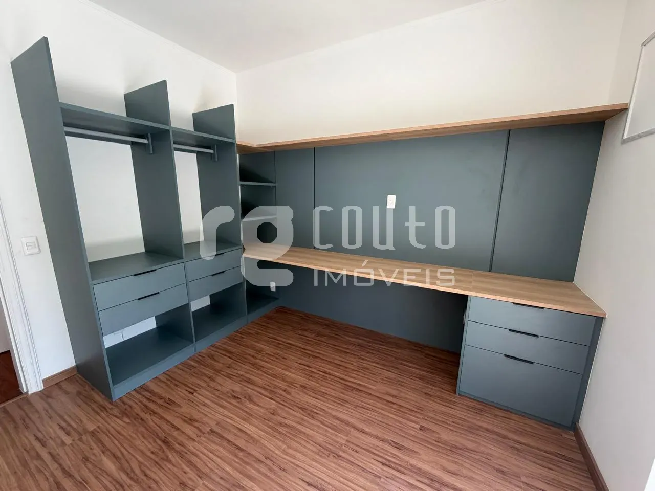 3-bedroom apartment with built-in wardrobes and balcony — photo 18