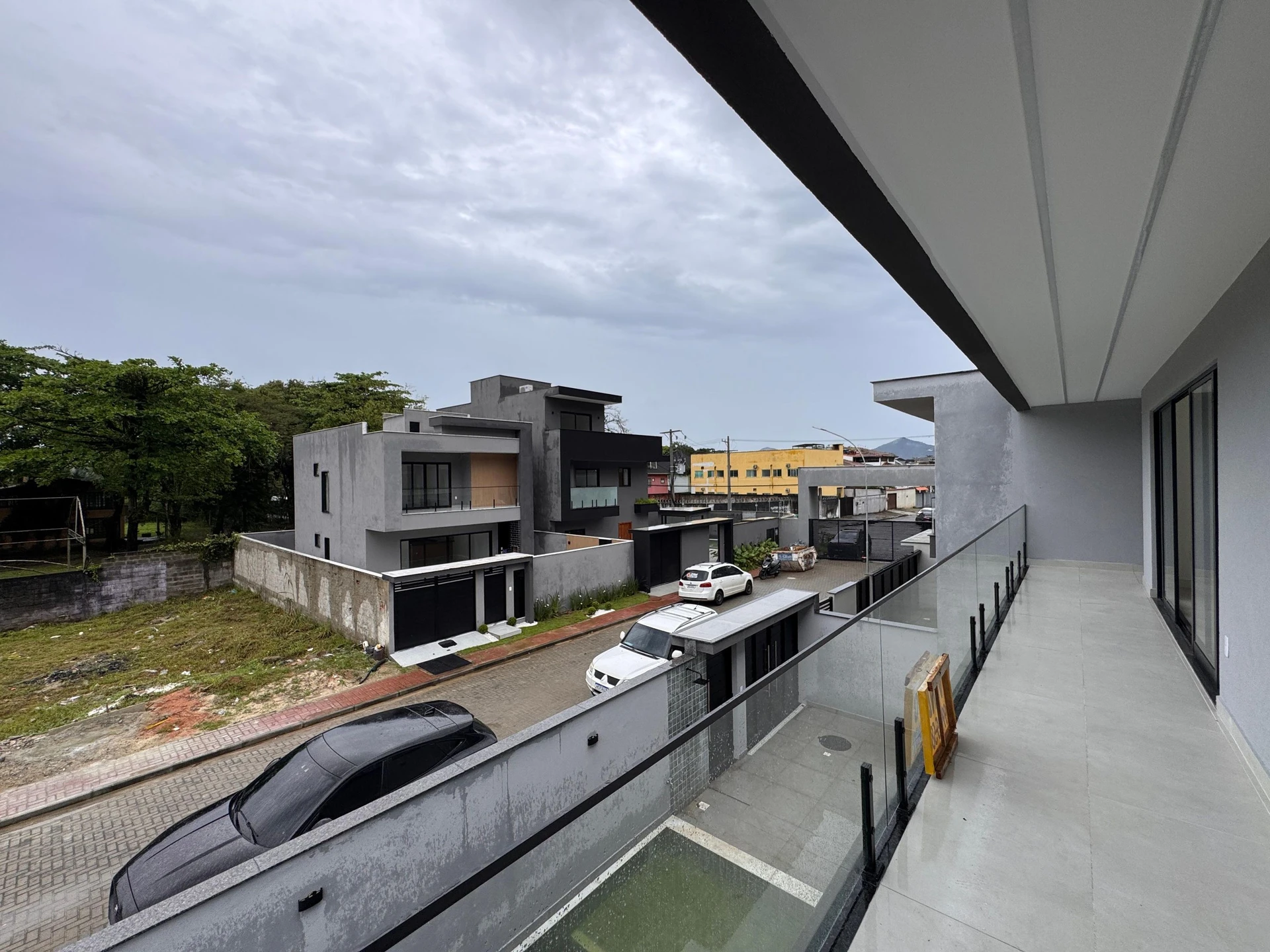 Condo house with 4 en-suite bedrooms and private yard — photo 17