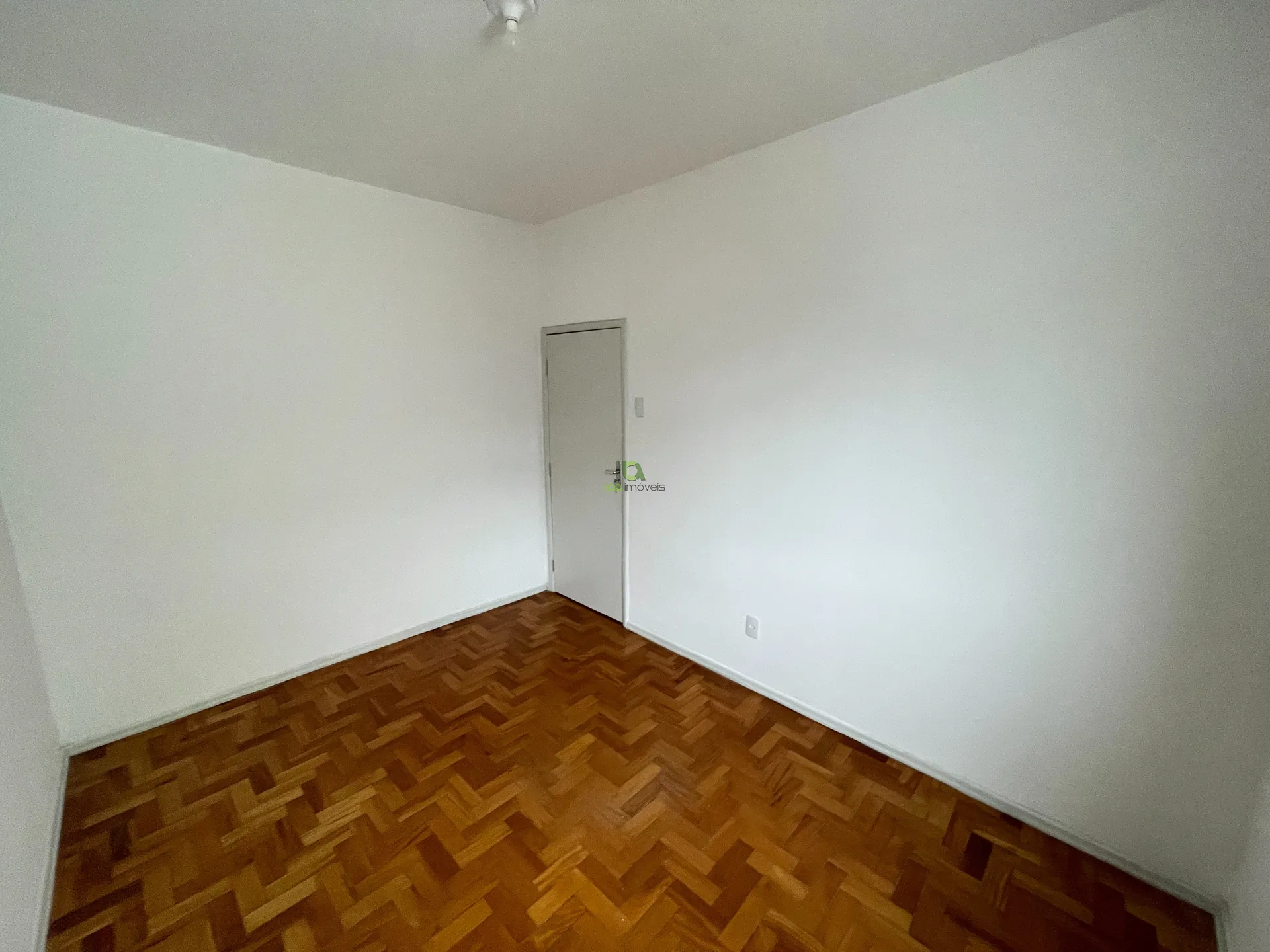 Apartamento de 2 quartos com 70 m² e piso de madeira — photo 16