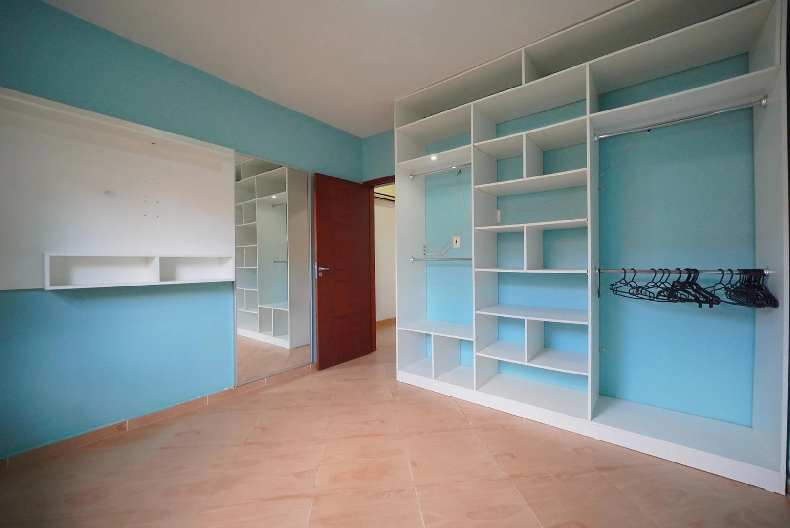 78 m² house with a jacuzzi and a bathtub — photo 18