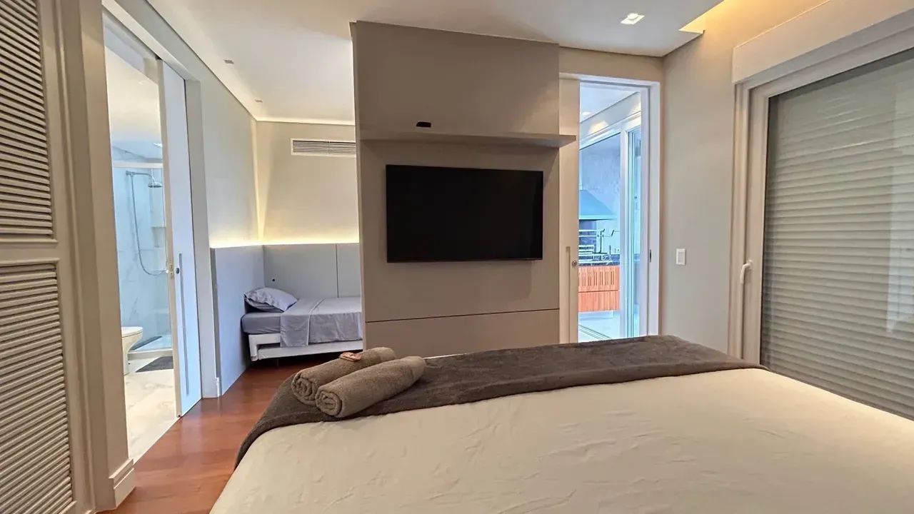 Duplex penthouse with 1 bedroom and 2 bathrooms — photo 17