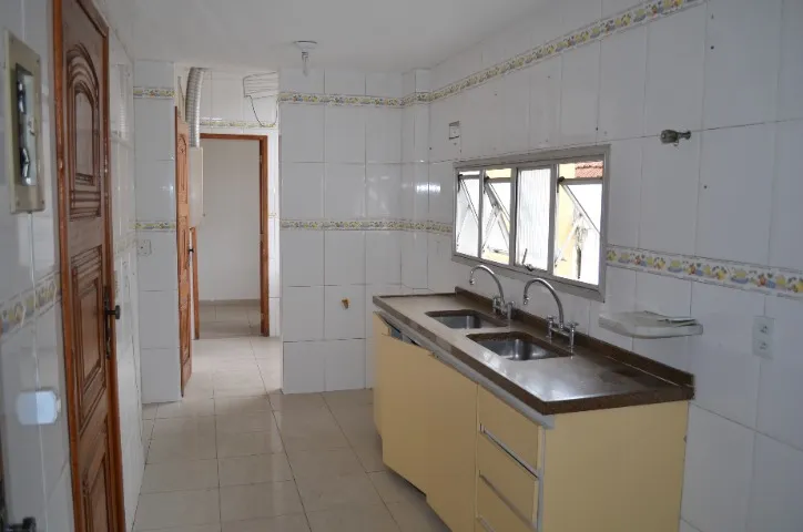 Unfurnished 3-bedroom apartment with 3 bathrooms — photo 2