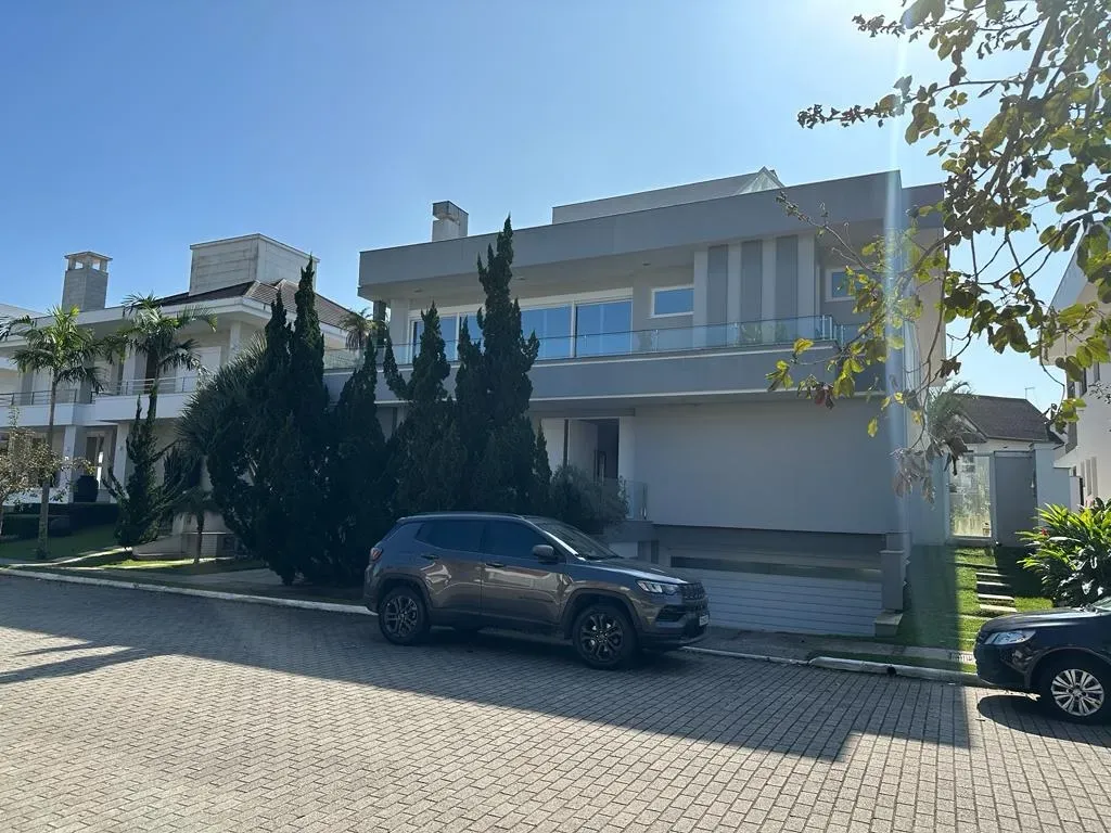 House with 7 bedrooms and an open-plan kitchen — photo 39