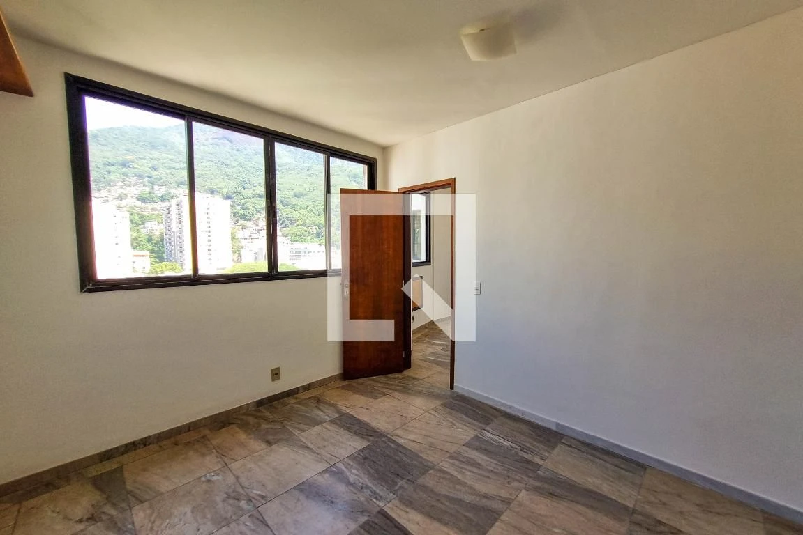 Home office in a 5-bedroom apartment, 127 m² — photo 4