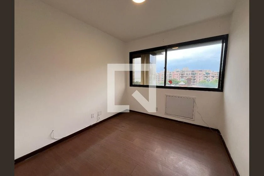 Glass-enclosed balcony in a 3-bedroom apartment, 103 m² — photo 14
