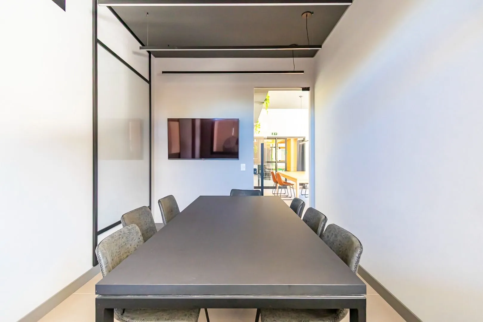 Furnished apartment, 78 m², with a glass-enclosed balcony — photo 143