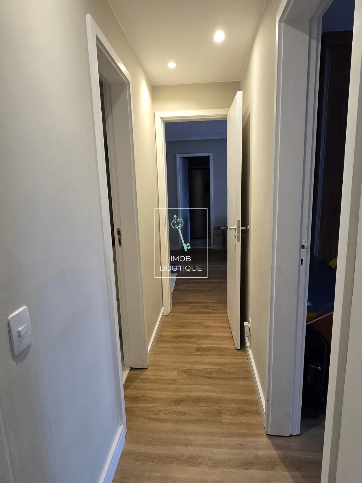 Furnished apartment, 88 m², with a glass-enclosed balcony — photo 15