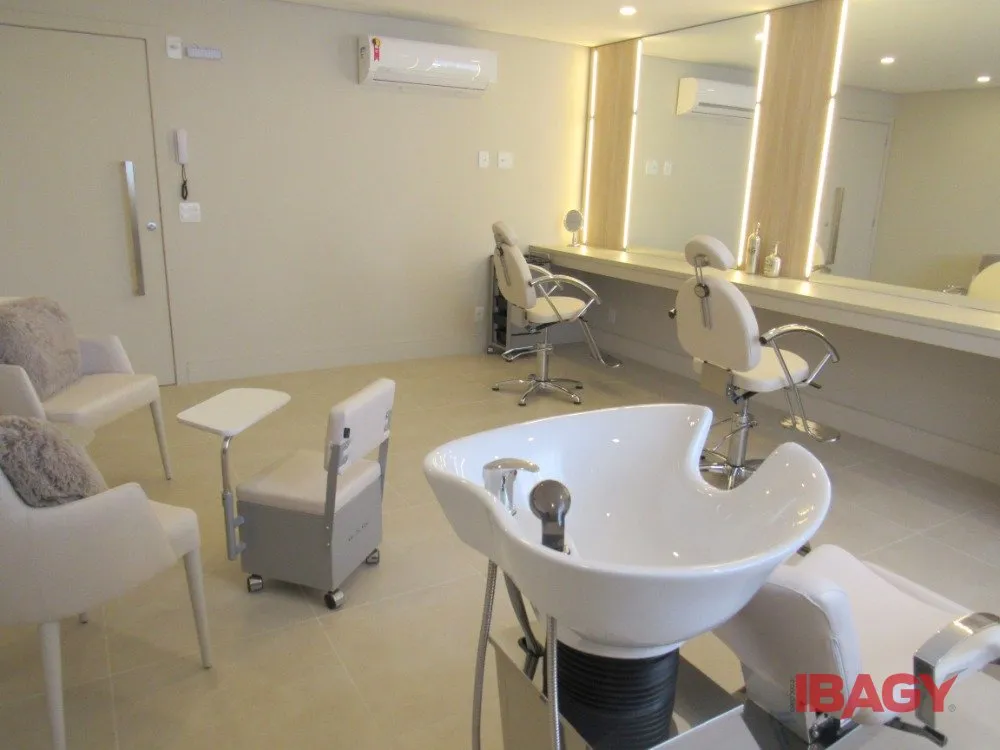 2-bedroom apartment in a building with a sauna — photo 32