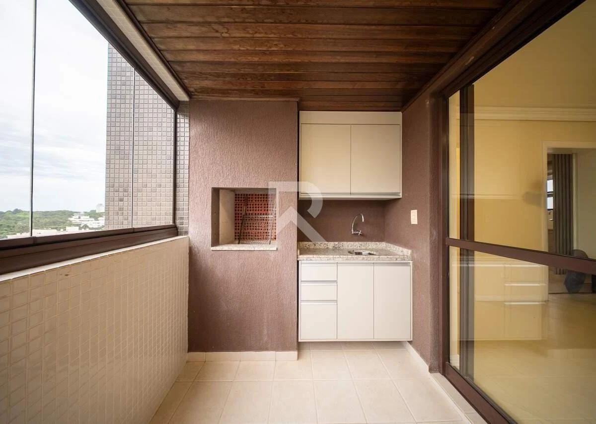 119 m² apartment with a grill on the balcony and a bathtub — photo 19