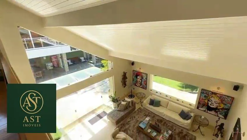 686 m² house with floor-to-ceiling windows and a bathtub — photo 36