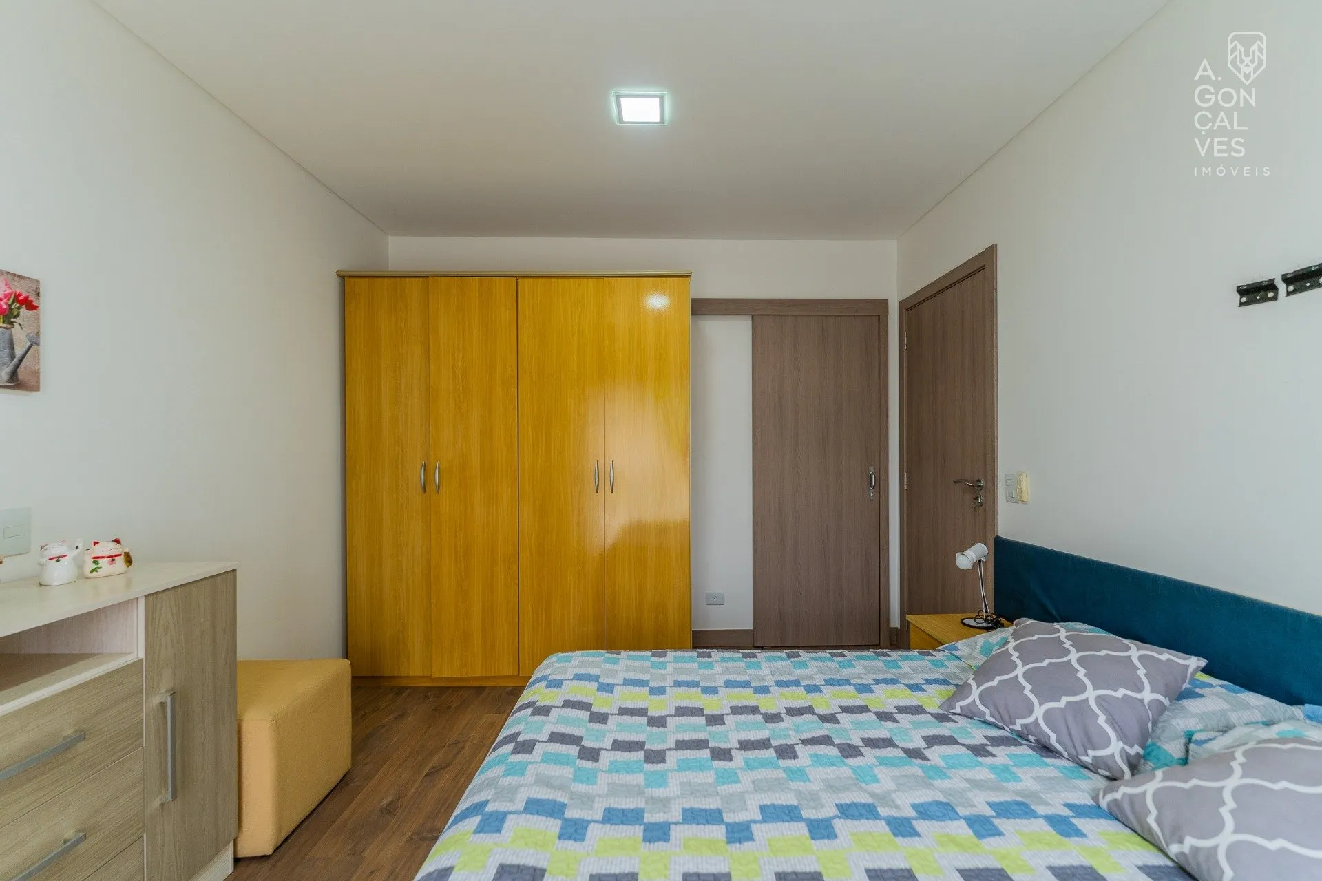 House with 3 suites and 2 parking spaces — photo 26