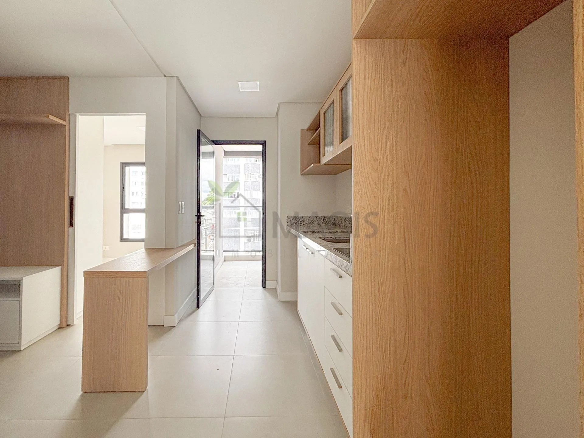 Balcony with a grill in a one-bedroom apartment, 30 m² — photo 7