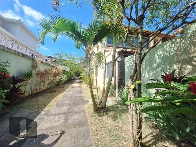 Condominium house with 4 bedrooms and 3 bathrooms — photo 3