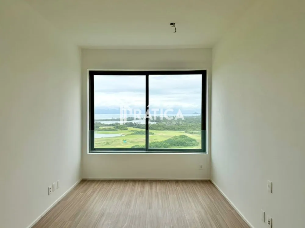 4-bedroom apartment in a building with an indoor pool — photo 30