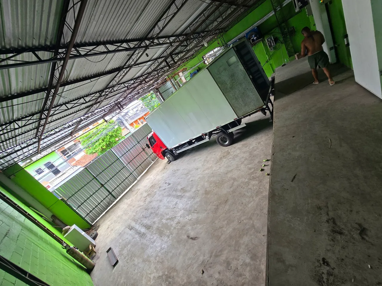 Unfurnished house with 5 bedrooms and 5 bathrooms — photo 4
