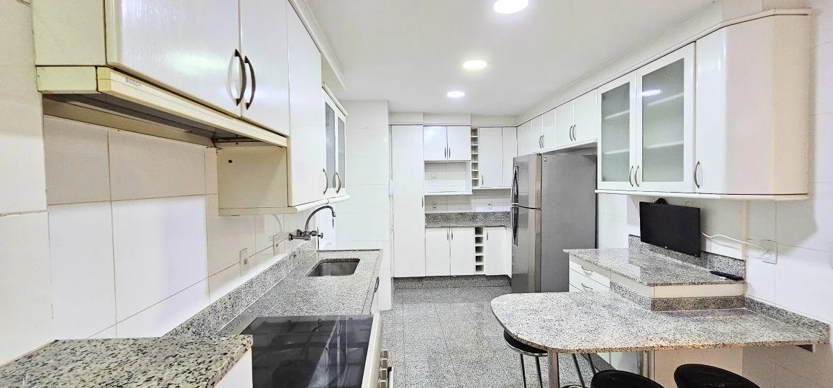 197 m² furnished apartment with 3 bedrooms and 2 parking spaces — photo 13