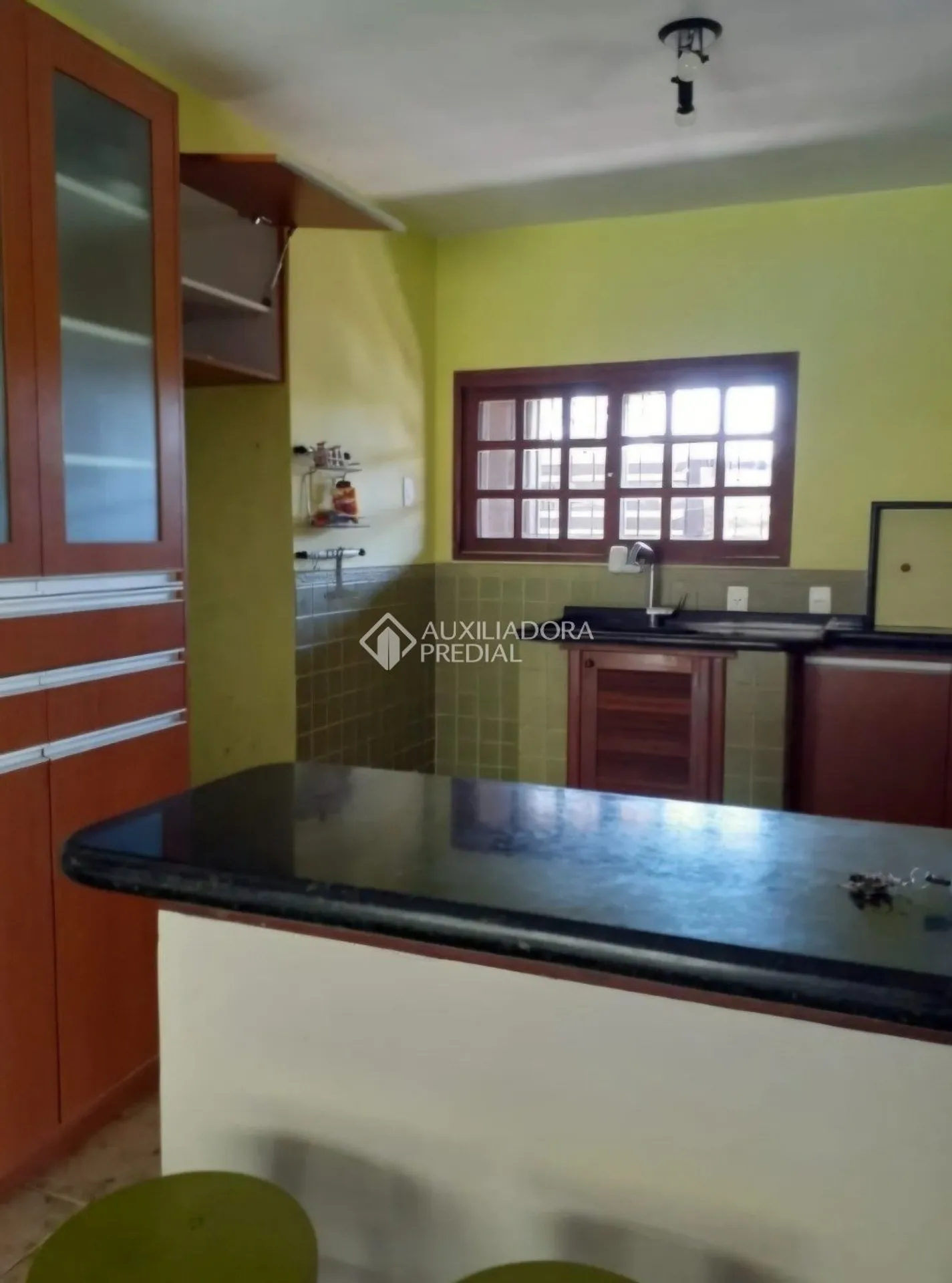 Casa de 200 m² com 3 dormitórios e 2 suítes