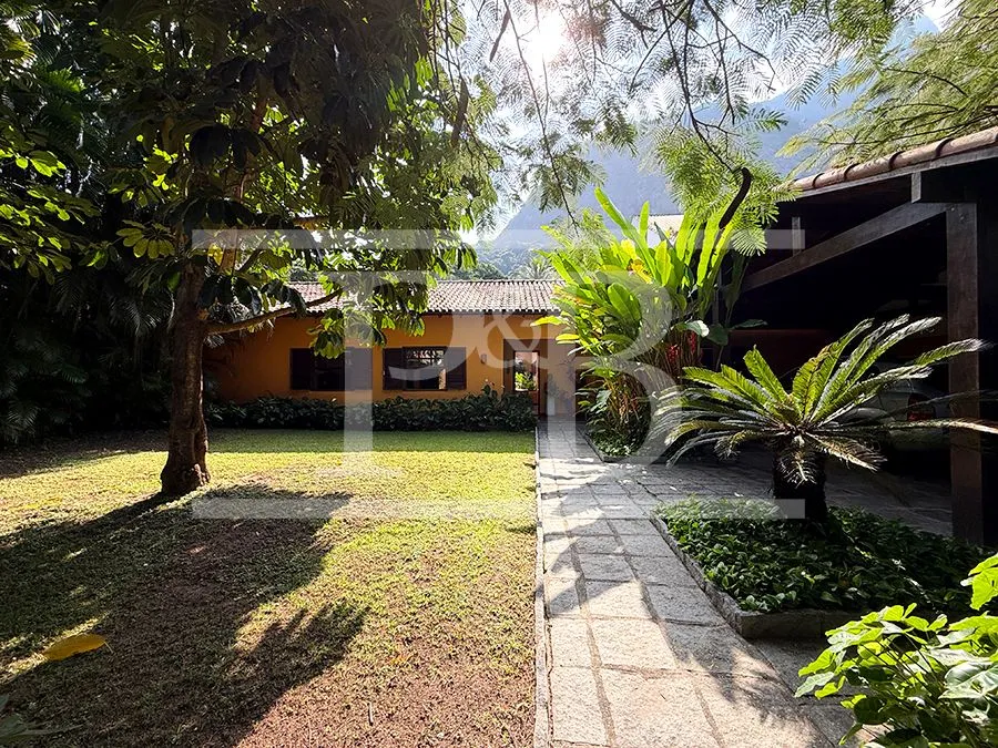 Casa com 4 dormitórios e varanda com churrasqueira — photo 8